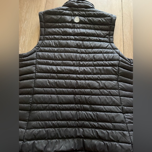 Stio Women's Black Quilted Packable Down Vest - Picture 5 of 6